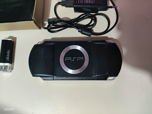 PSP 1000 jailbroken + 64GB memory card + games (3 foto / 3)