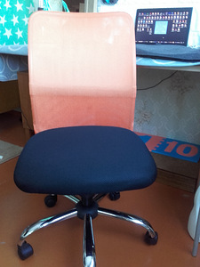 New computer chair (maximum 75kg) (3 foto / 3)