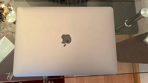 Подержанный MacBook Pro 2017 Retina 13 "2xUSB-C - Core i5 на (1 фото из 4)