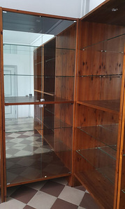 Kaupluse vitriin riiulid LED valgustusega (2 foto / 2)