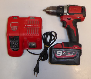 Акудрель Milwaukee M18 BLDD + Аку 9.0Ah + Зарядка (2 фото из 6)