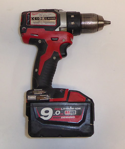 Акудрель Milwaukee M18 BLDD + Аку 9.0Ah + Зарядка (3 фото из 6)