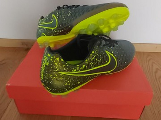 Футбольные бутсы Nike Magista