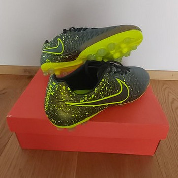 Футбольные бутсы Nike Magista