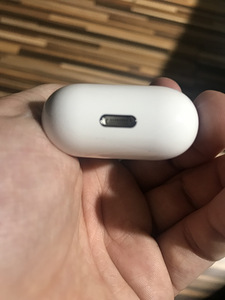 AirPods (1 фото из 5)