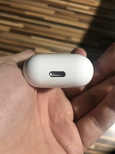 AirPods (2 фото из 5)