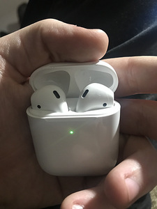 AirPods (4 фото из 5)