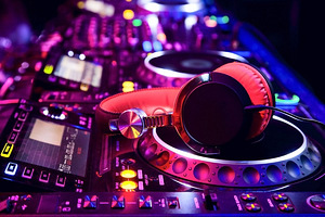 DJ (3 foto / 3)