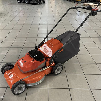 Аккумуляторная газонокосилка Husqvarna LC 551iV!