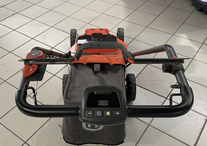 Аккумуляторная газонокосилка Husqvarna LC 551iV! (2 фото из 4)