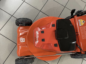 Аккумуляторная газонокосилка Husqvarna LC 551iV! (3 фото из 4)