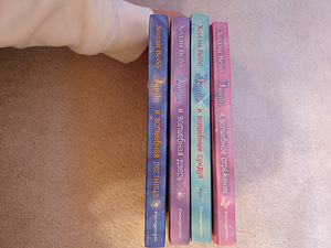 Серия волшебных подростковых книг "Эмили". (2 фото из 2)