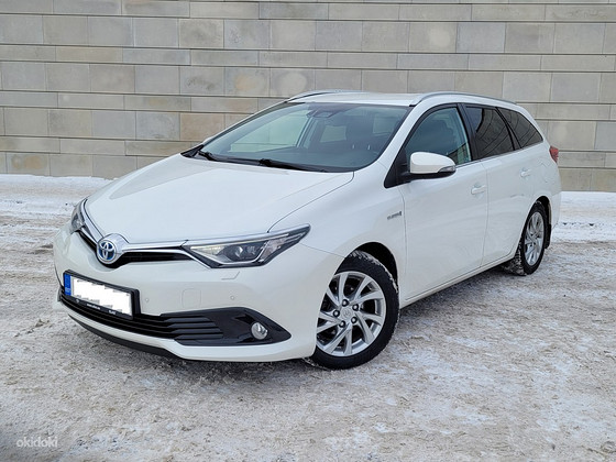 Авто-аренда - TOYOTA AURIS гибрид, автомат
