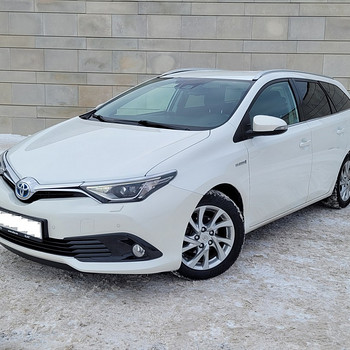 Авто-аренда - TOYOTA AURIS гибрид, автомат