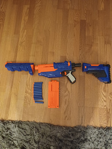 Бластер Nerf + 12 патронов (1 фото из 2)