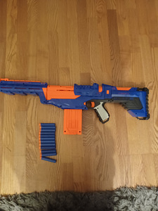 Бластер Nerf + 12 патронов (2 фото из 2)