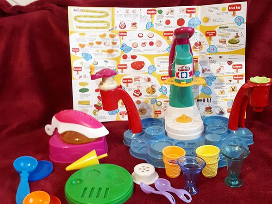 Формовочная машина Play-Doh (мороженое) и вафли