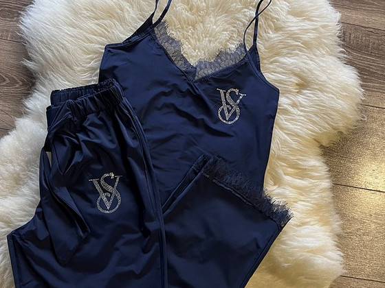Victoria's Secret pidžaamad, pihustid, kreemid, hommikumantl
