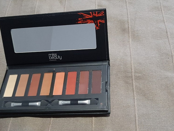 MISS BEAUTY LONDON 8 COLOUR EYE PALETTE