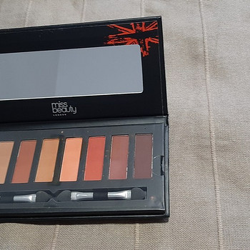 MISS BEAUTY LONDON 8 COLOUR EYE PALETTE