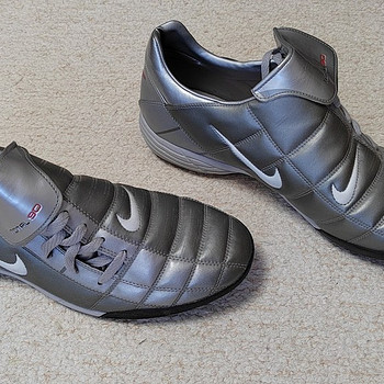 NIKE TOTAL 90 putsad