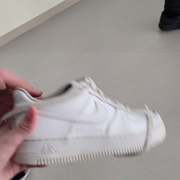 Air force 1 paremale jalale