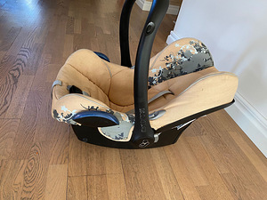 Maxi-Cosi Cabrio turvahäll + Easy Fix alus (1 foto / 4)