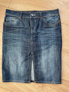 Tommy Hilfiger teksaseelik (1 foto / 2)