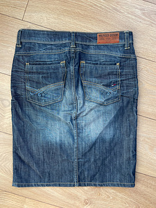 Tommy Hilfiger teksaseelik (2 foto / 2)