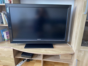 Sony телевизор (2 фото из 3)