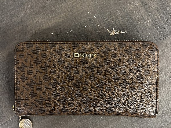 DKNY