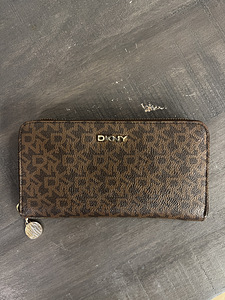 DKNY (1 foto / 3)
