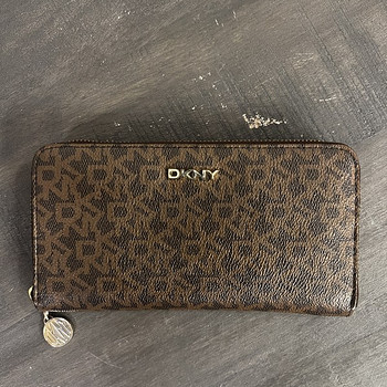 DKNY