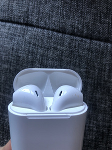 Наушники airpods (2 фото из 3)