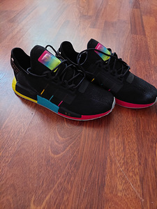 ADIDAS NMD_R1.V2 (6 фото из 7)
