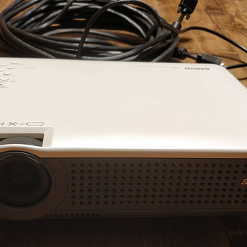 Проектор PLC-XU78