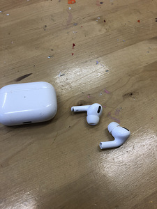 AirPods Pro (2 фото из 3)