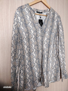 Футболка женская (3 фото из 3)