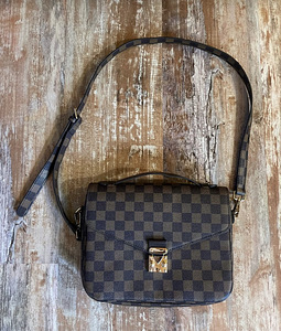Louis Vuitton (1 фото из 3)