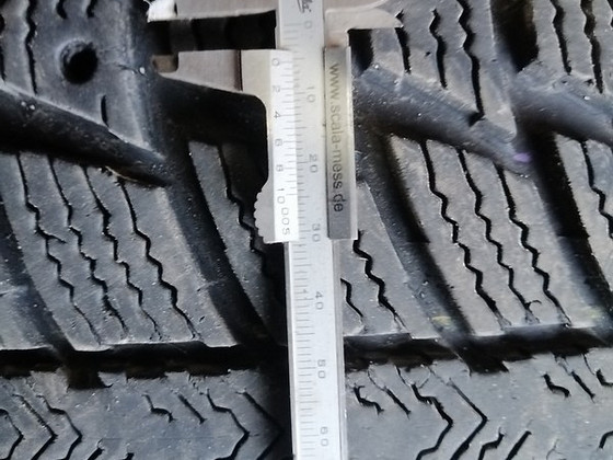 235/45/17