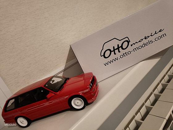 Оттомобиль 1:18 BMW Alpina E30 Touring