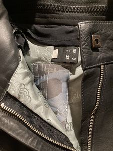 Mootorratta nahast naiste ülikond (4 foto / 5)