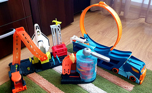 Hot wheels комплекты (2 фото из 5)
