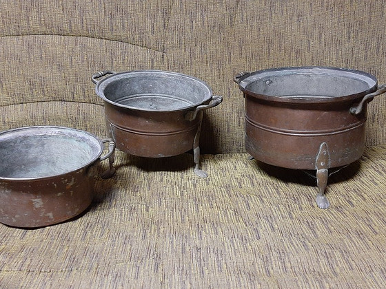 Старинный набор кухонных кастрюль