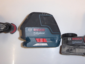 Крестовой лазер Bosch GLL 3-50 + крепления + чемодан (5 фото из 8)