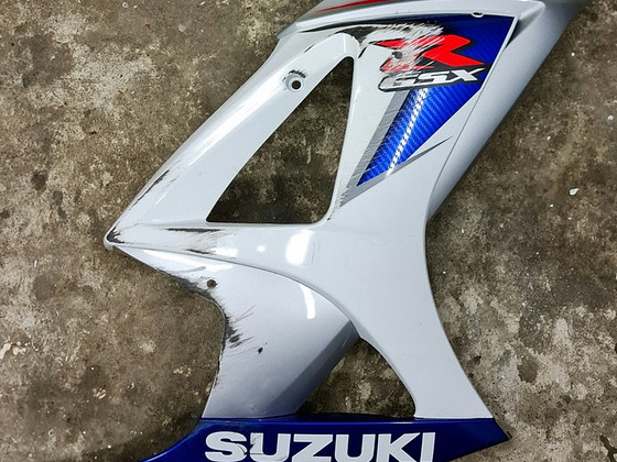 Suzuki GSX-R1000 2008 повреждённый пластик правого борта