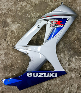 Suzuki GSX-R1000 2008 повреждённый пластик правого борта (1 фото из 2)