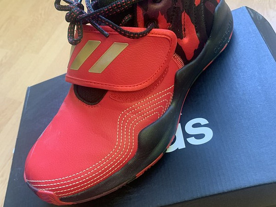 Баскетбольные кроссовки adidas Deep Threat J