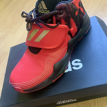 Баскетбольные кроссовки adidas Deep Threat J
