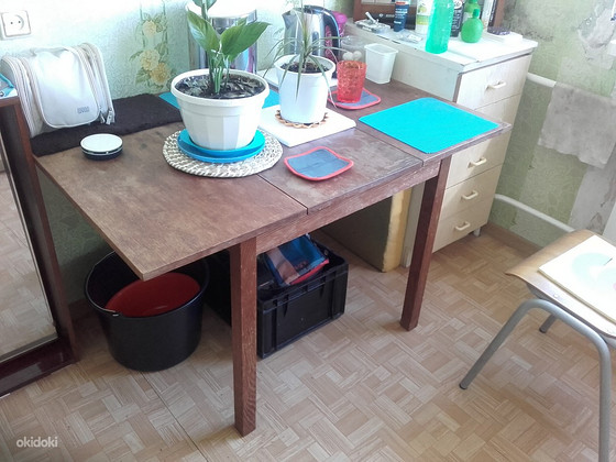 Wooden extendable kitchen table
